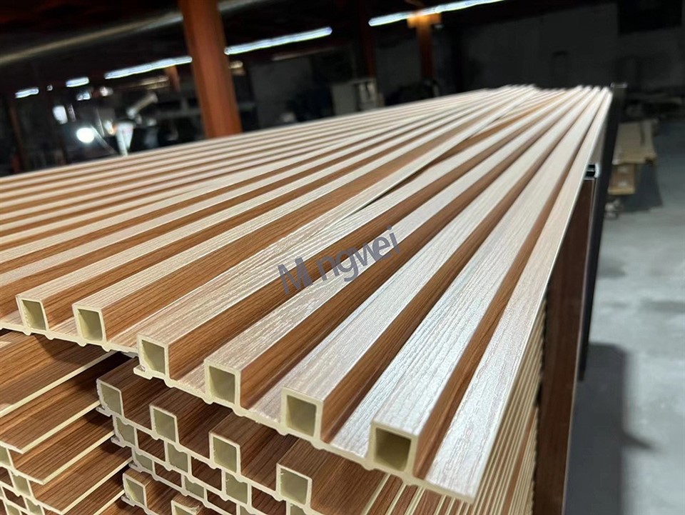 Light Colored Wood Grain WPC Wall Panel suppliers